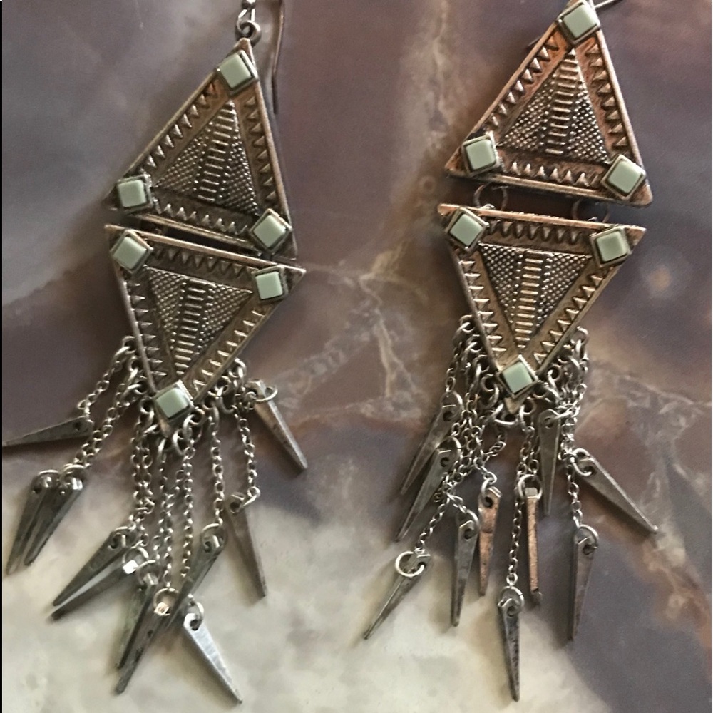 ⚡️⚡️ Edgy silver earrings - bke buckle